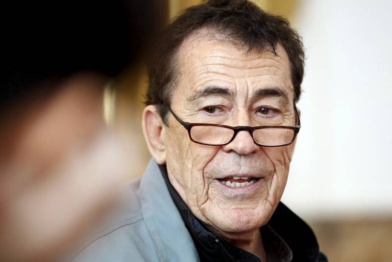 El escritor Fernando Sánchez Dragó se despidió brazo en alto cara al sol